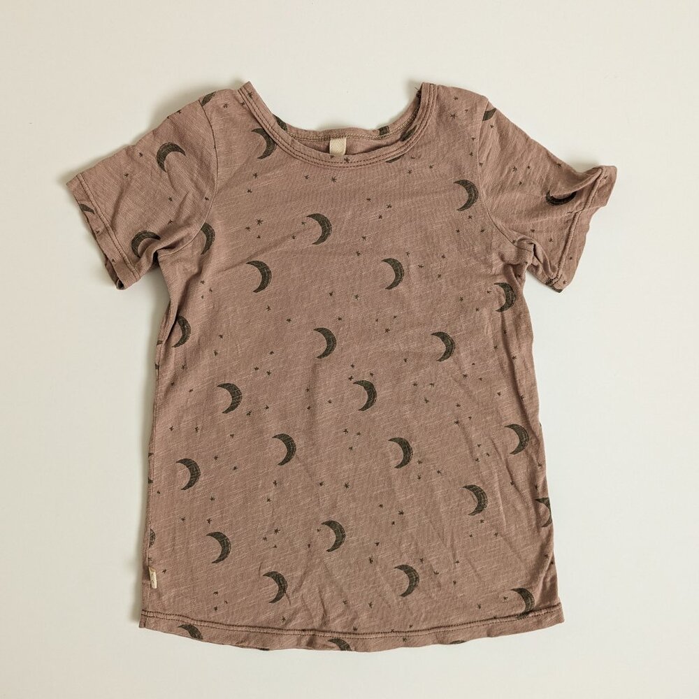 Childhoods basic tee in 'lunar' jersey size 6/7 EUC